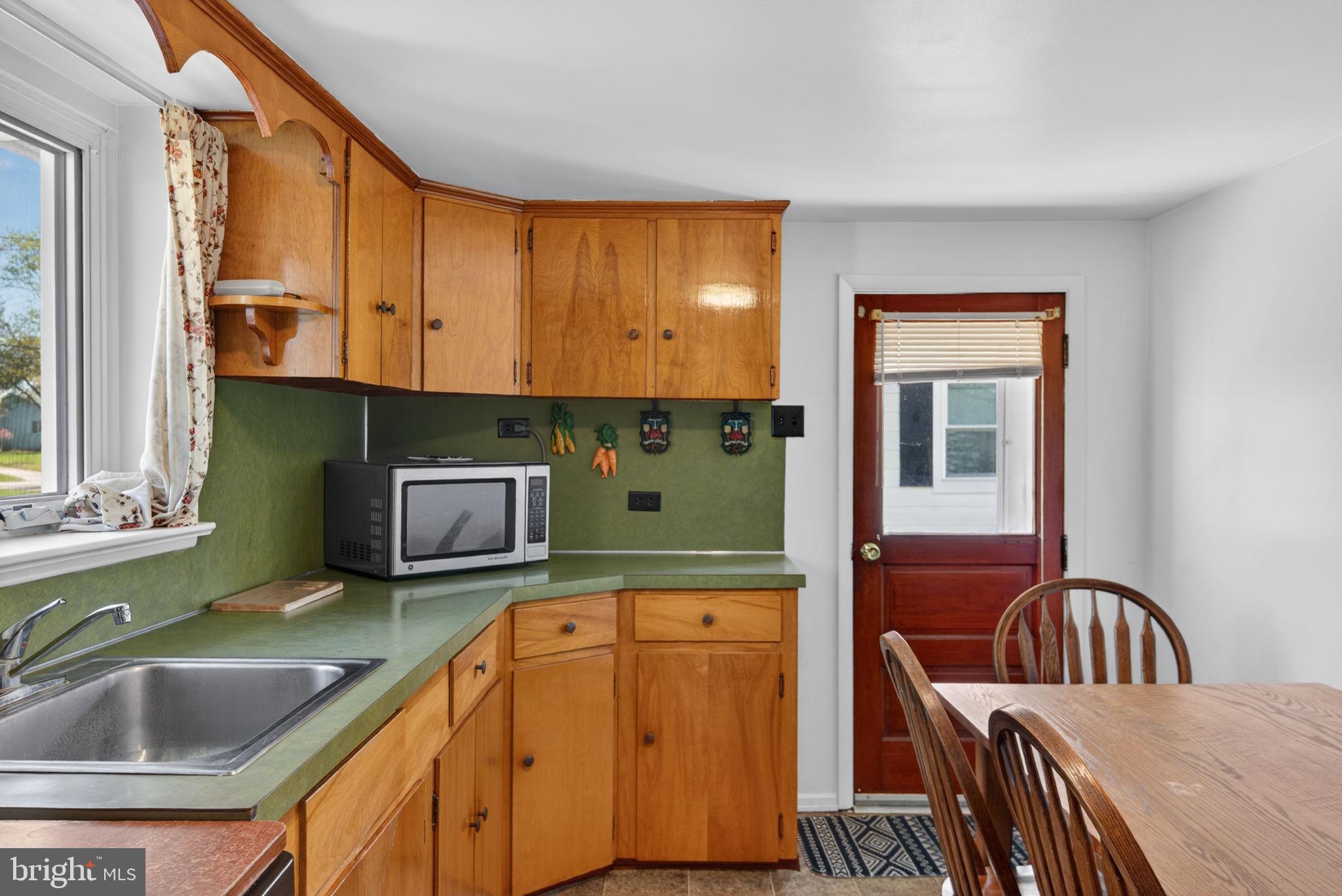 1636 East Canal Road Dover, PA 17315 - Photo 11 of 27