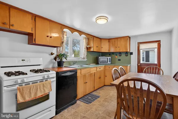 $190,000 | 1636 East Canal Road, Dover, PA 17315