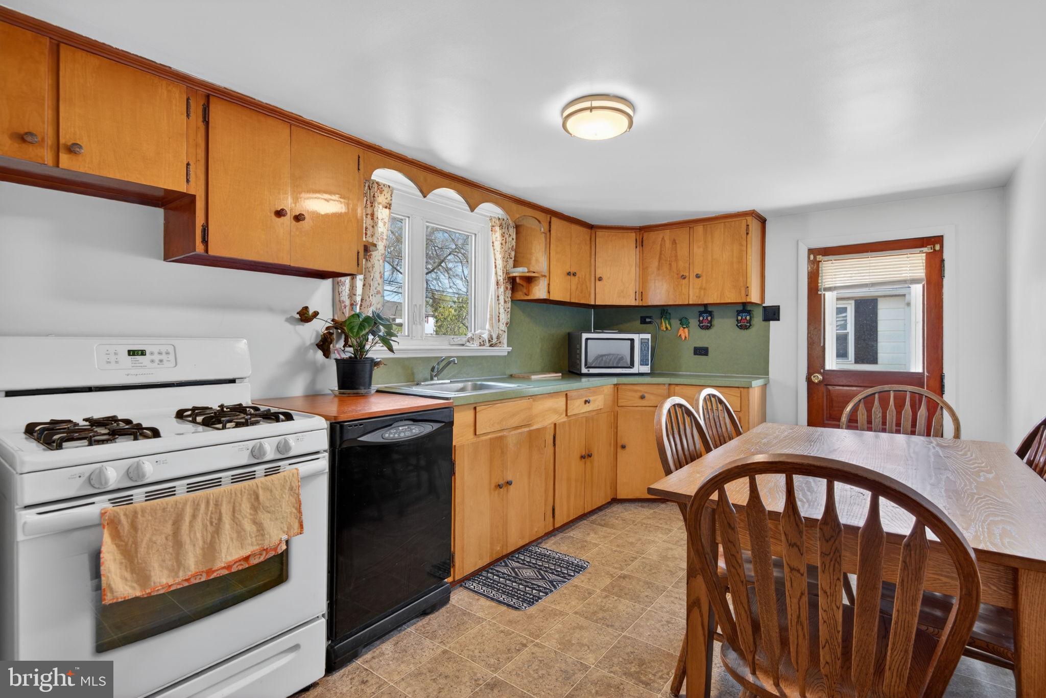 1636 East Canal Road Dover, PA 17315 - Photo 8 of 27