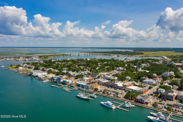 $389,900 | 237 Cline Way, Unit 108 1809 LIVE OAK, Beaufort, NC 28516