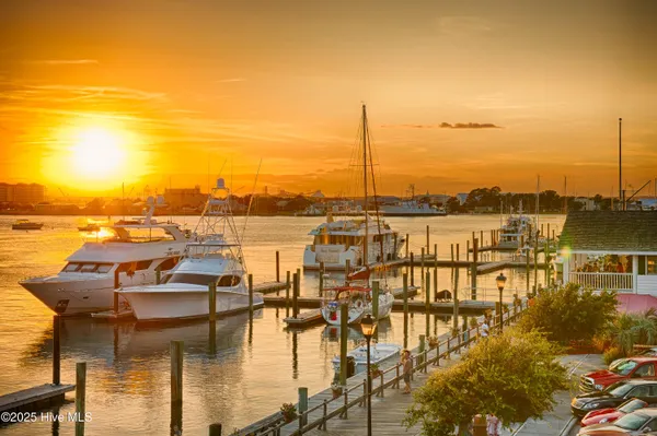 $389,900 | 237 Cline Way, Unit 108 1809 LIVE OAK, Beaufort, NC 28516