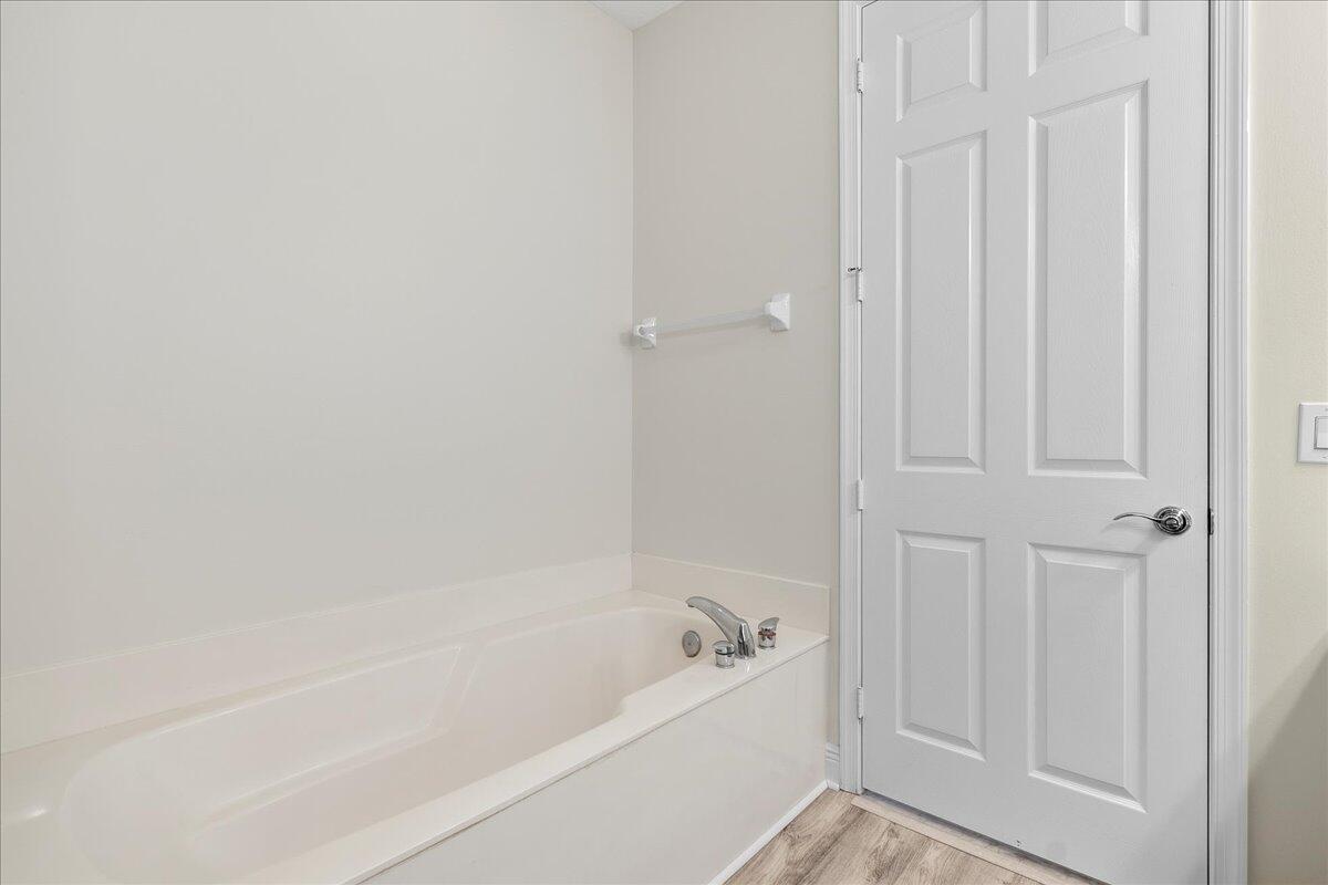 802 University Boulevard Jupiter, FL 33458 - Photo 23 of 40 a bathroom with a bathtub