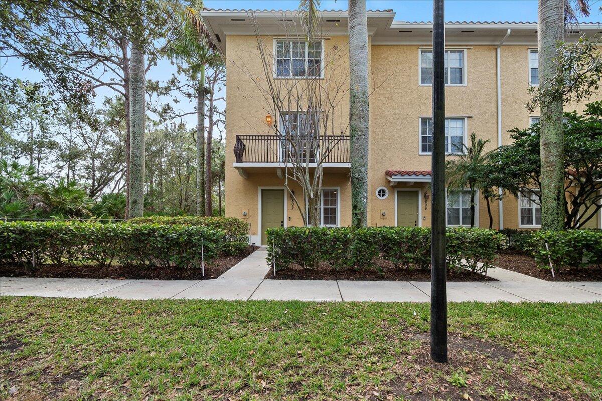 802 University Boulevard Jupiter, FL 33458 - Photo 35 of 40 a front view of a house with a yard