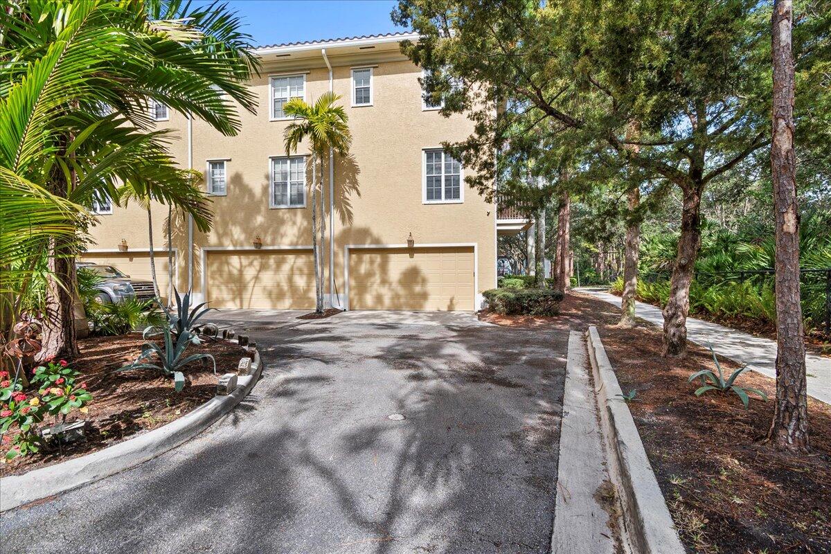 802 University Boulevard Jupiter, FL 33458 - Photo 36 of 40 a view of a house with a patio