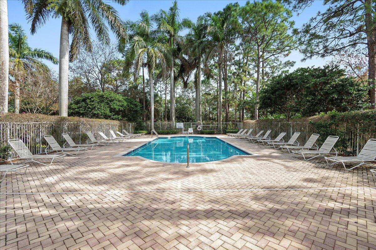 802 University Boulevard Jupiter, FL 33458 - Photo 37 of 40 a view of a backyard