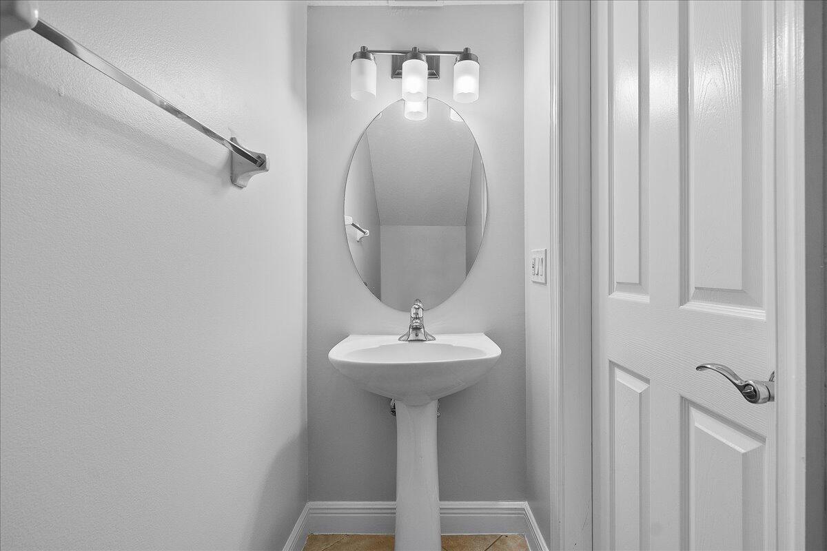 802 University Boulevard Jupiter, FL 33458 - Photo 5 of 40 a bathroom with a sink and mirror