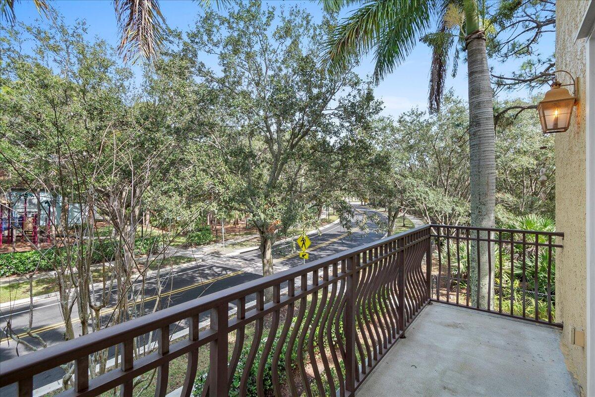 802 University Boulevard Jupiter, FL 33458 - Photo 10 of 40 a view of a balcony with wooden fence