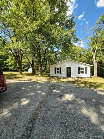 $1,975 | 160 Diekamp Lane, St. Charles, MO 63303