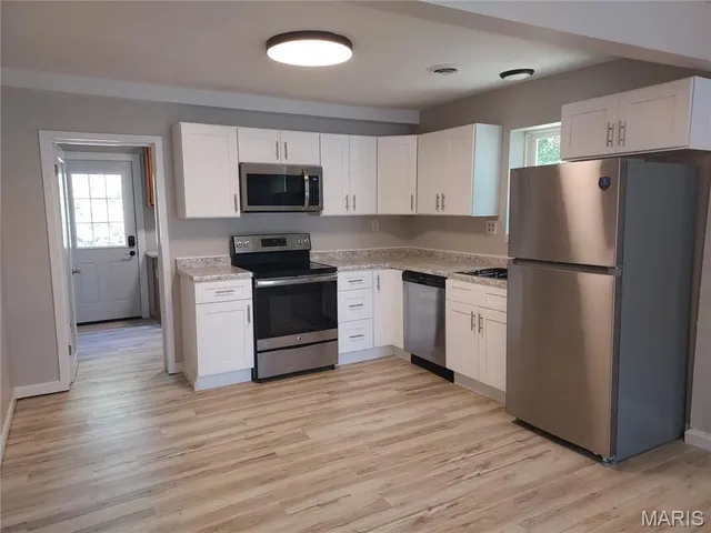 $1,975 | 160 Diekamp Lane, St. Charles, MO 63303