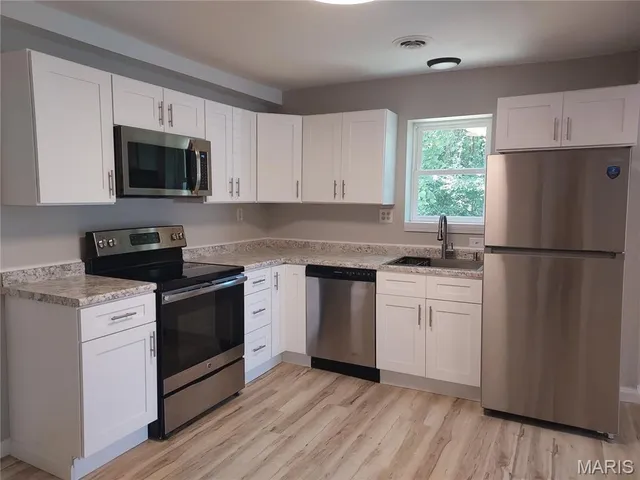 $1,975 | 160 Diekamp Lane, St. Charles, MO 63303