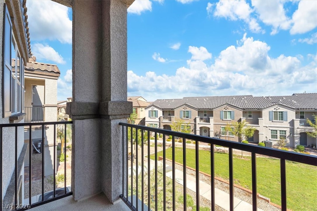 635 Bellus Place Henderson, NV 89015 - Photo 27 of 37 Balcony with a residential view
