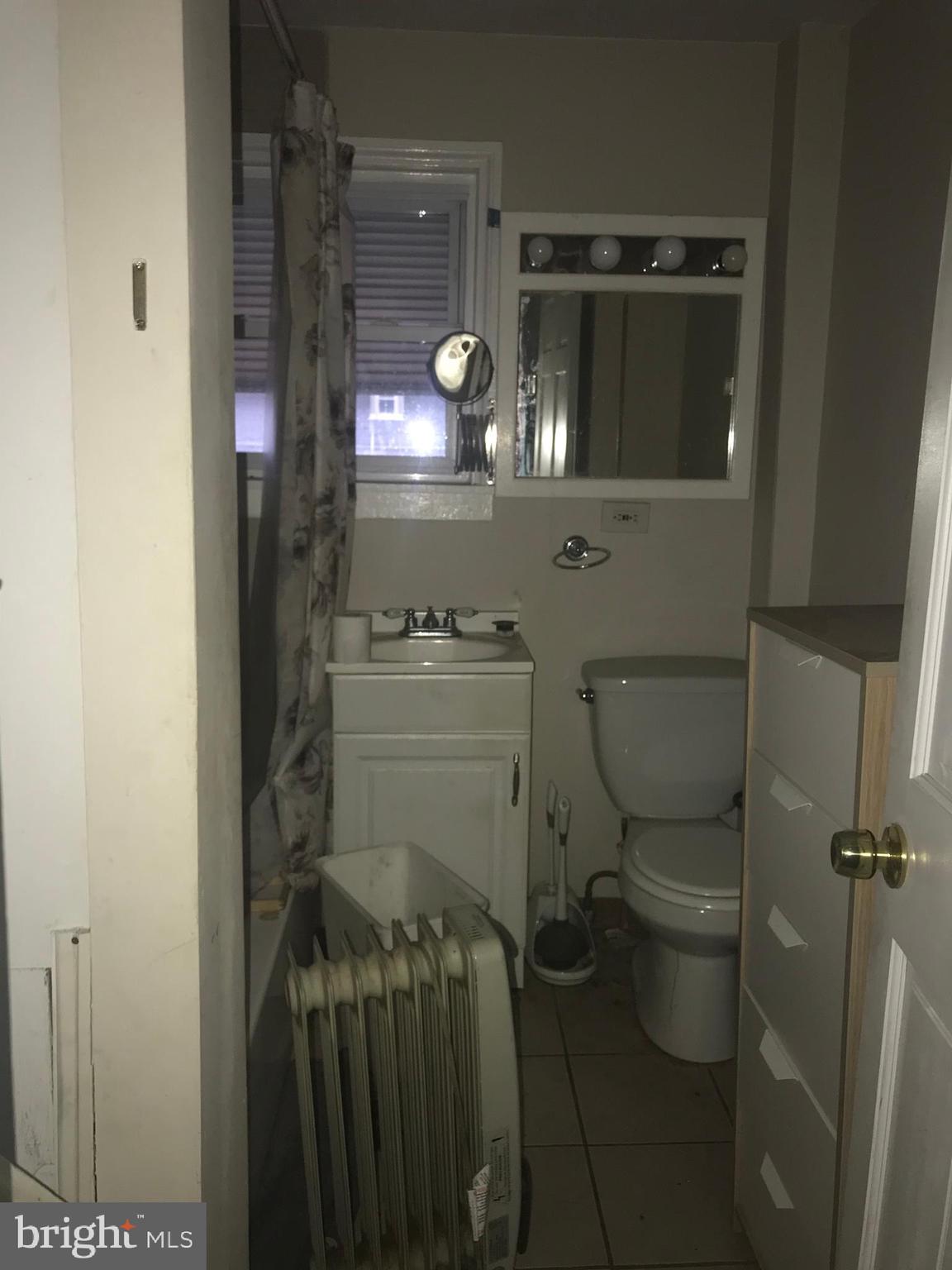 22 Broadship Road Baltimore, MD 21222 - Photo 4 of 9 Bathroom