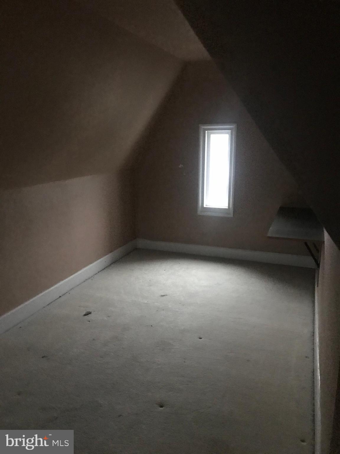 22 Broadship Road Baltimore, MD 21222 - Photo 6 of 9 Top Level Bedroom/Office