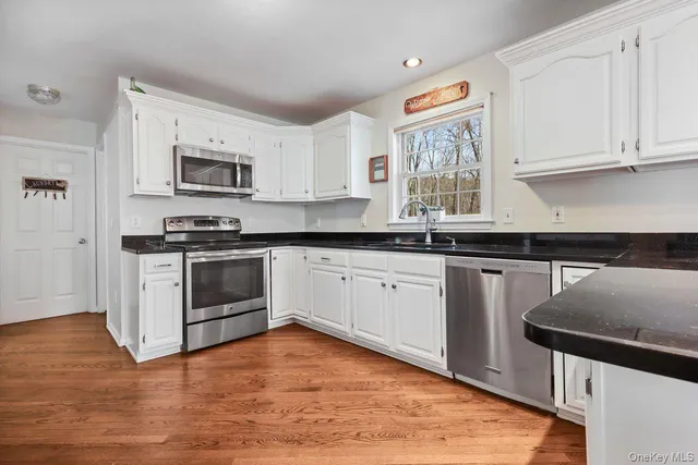 $750,000 | 10 Jennifer Lane, Carmel, NY 10512