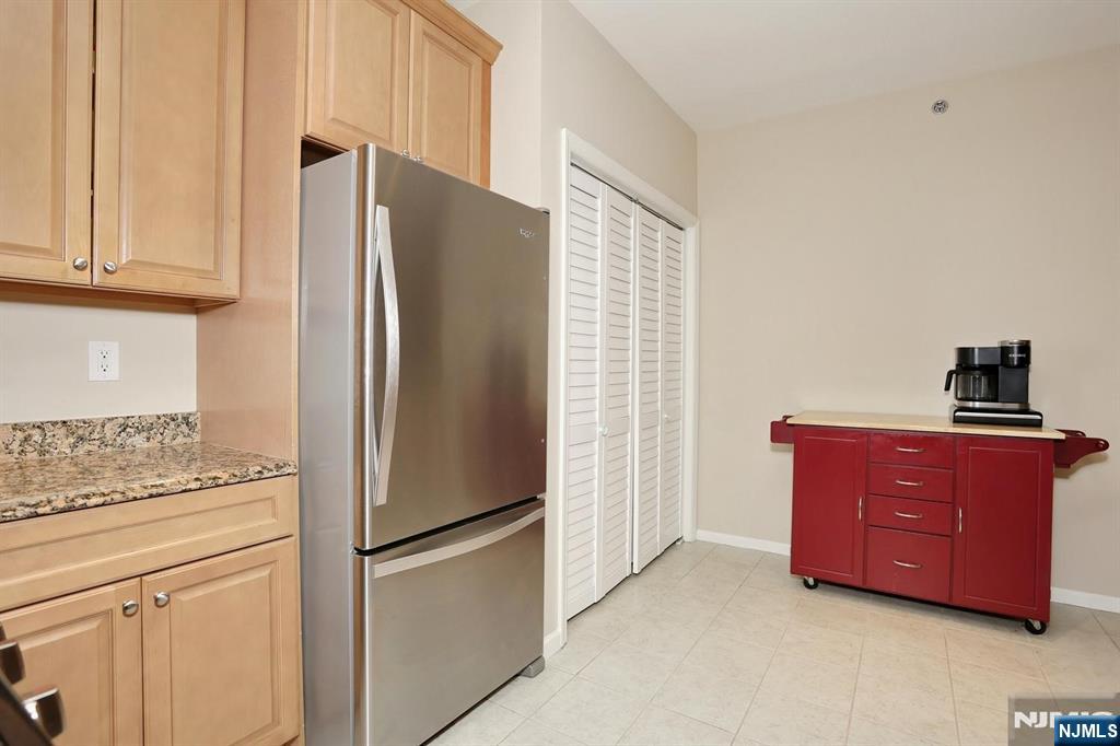 175 Rochelle Avenue, Unit 321 Rochelle Park, NJ 07662 - Photo 22 of 50