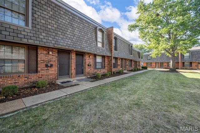 $124,900 | 1871 Mansard Drive, St. Louis, MO 63125