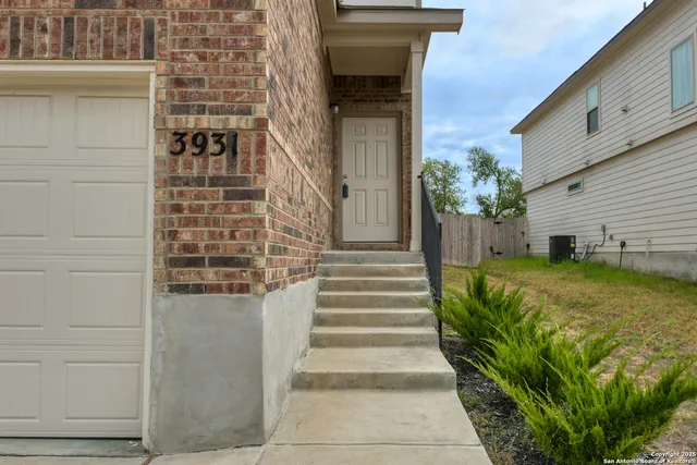 $1,695 | 3931 Somers Crest, San Antonio, TX 78211