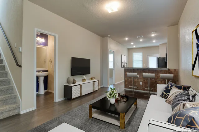 $1,695 | 3931 Somers Crest, San Antonio, TX 78211