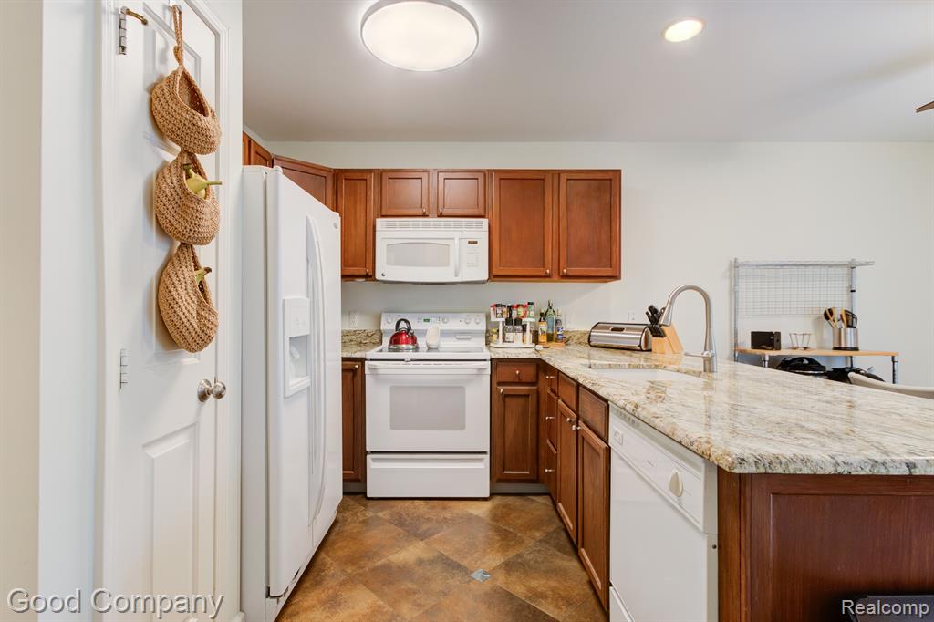 4931 Crooks Road Royal Oak, MI 48073 - Photo 6 of 26