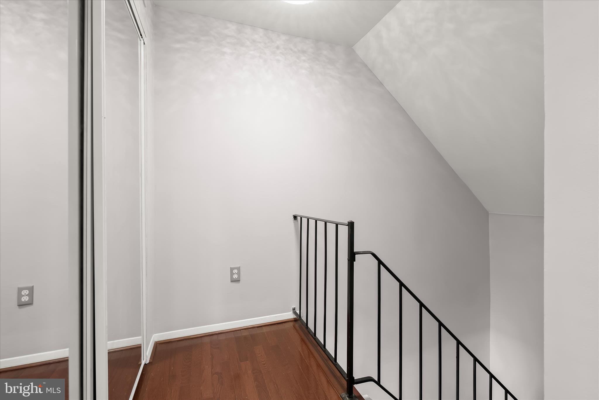 8 Middleview Court Baltimore, MD 21244 - Photo 17 of 39 Upper Level Landing