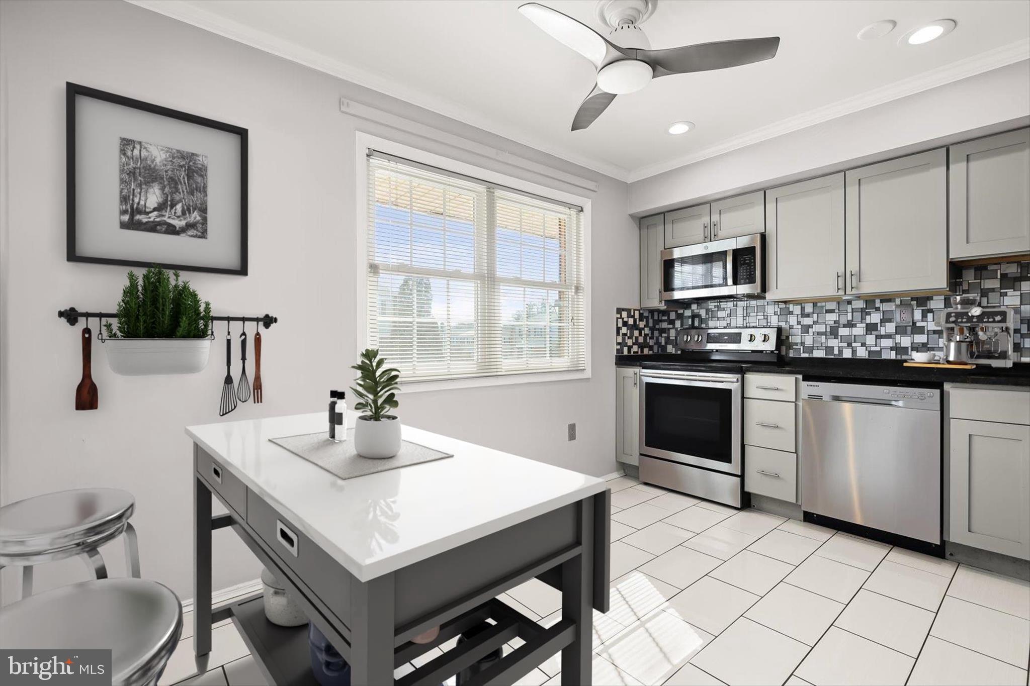 8 Middleview Court Baltimore, MD 21244 - Photo 2 of 39 Virtually Staged