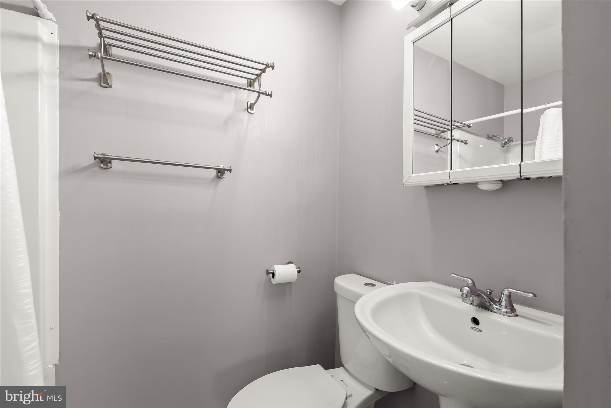 8 Middleview Court Baltimore, MD 21244 - Photo 31 of 39 Full Bath