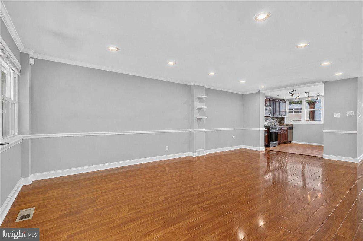 4233 Lawnside Road Philadelphia, PA 19154 - Photo 9 of 35 Gallery Image 9