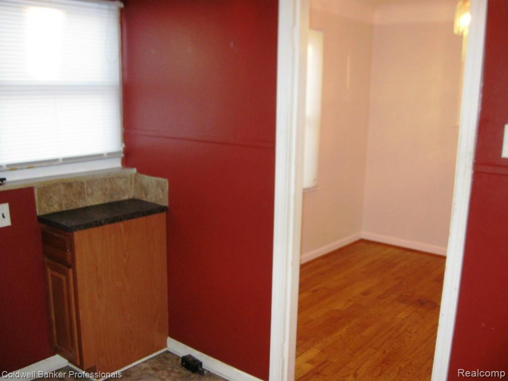 22164 Moross Road Grosse Pointe, MI 48236 - Photo 5 of 10 IMG_1391.jpg