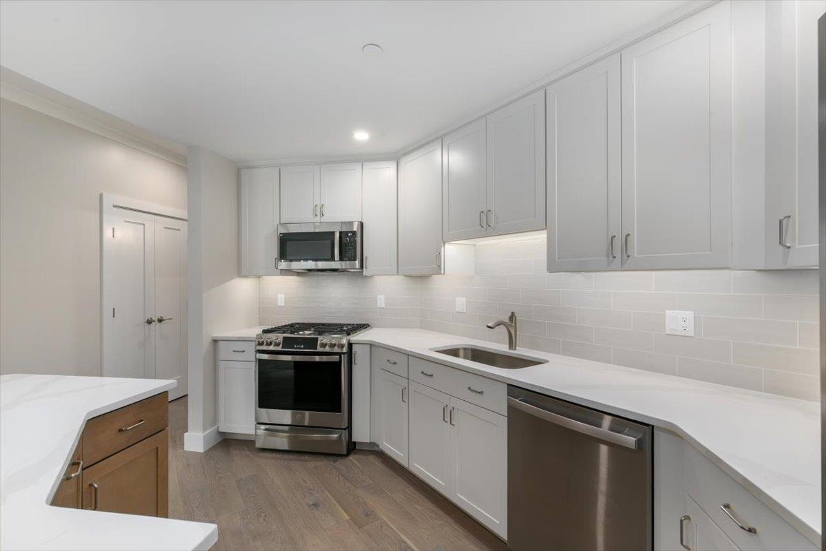 65 Pointe Place, Unit 104 Dover, NH 03820 - Photo 2 of 25