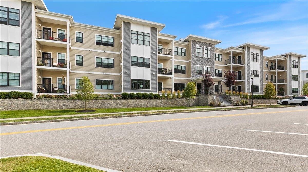 65 Pointe Place, Unit 104 Dover, NH 03820 - Photo 3 of 25