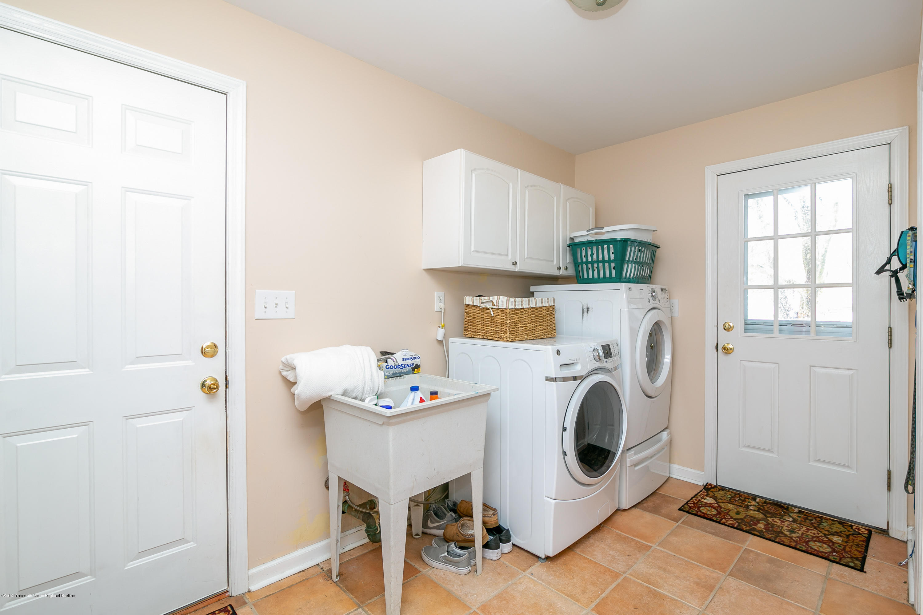 8 Cherry Hill Road Holmdel, NJ 07733 - Photo 16 of 38 Laundry Room
