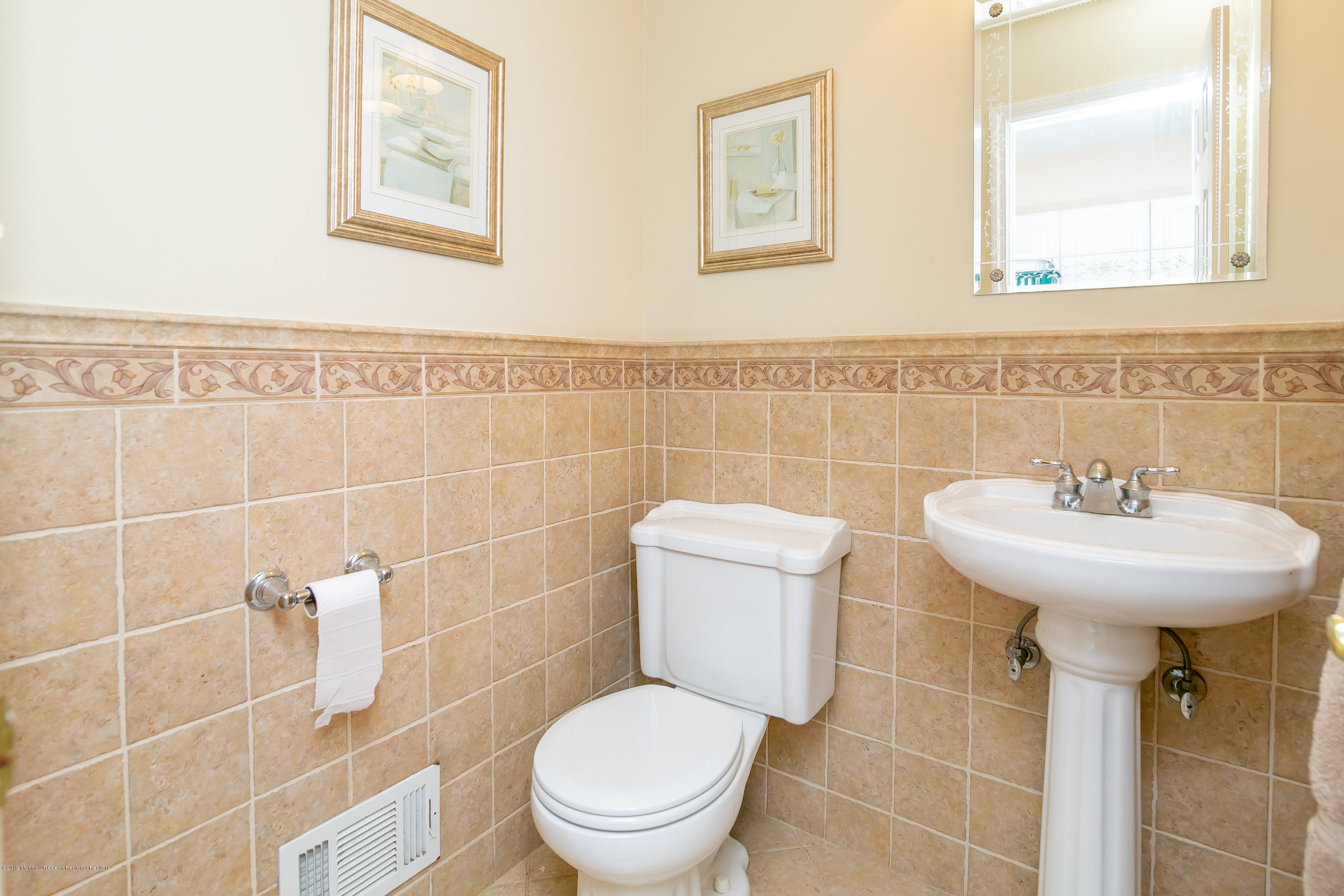 8 Cherry Hill Road Holmdel, NJ 07733 - Photo 17 of 38 1t Floor Bath