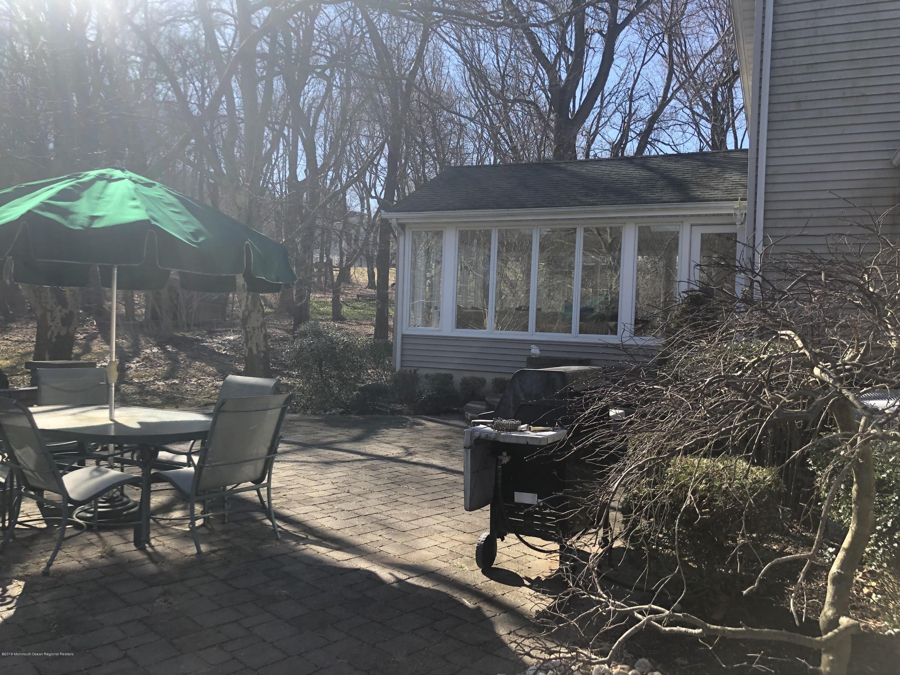 8 Cherry Hill Road Holmdel, NJ 07733 - Photo 36 of 38 Sunrron