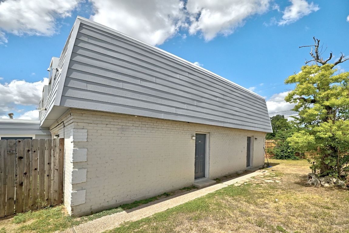 2208 Mission Hill Drive, Unit 103 Austin, TX 78741 - Photo 4 of 26