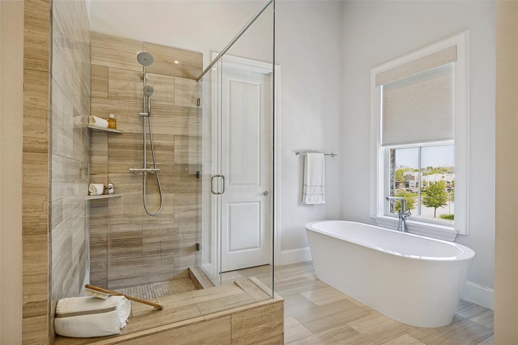 15015 Oak Street Addison, TX 75001 - Photo 18 of 33 SEE YOURSELF RELAXING IN THIS WONDERFUL BATH AREA