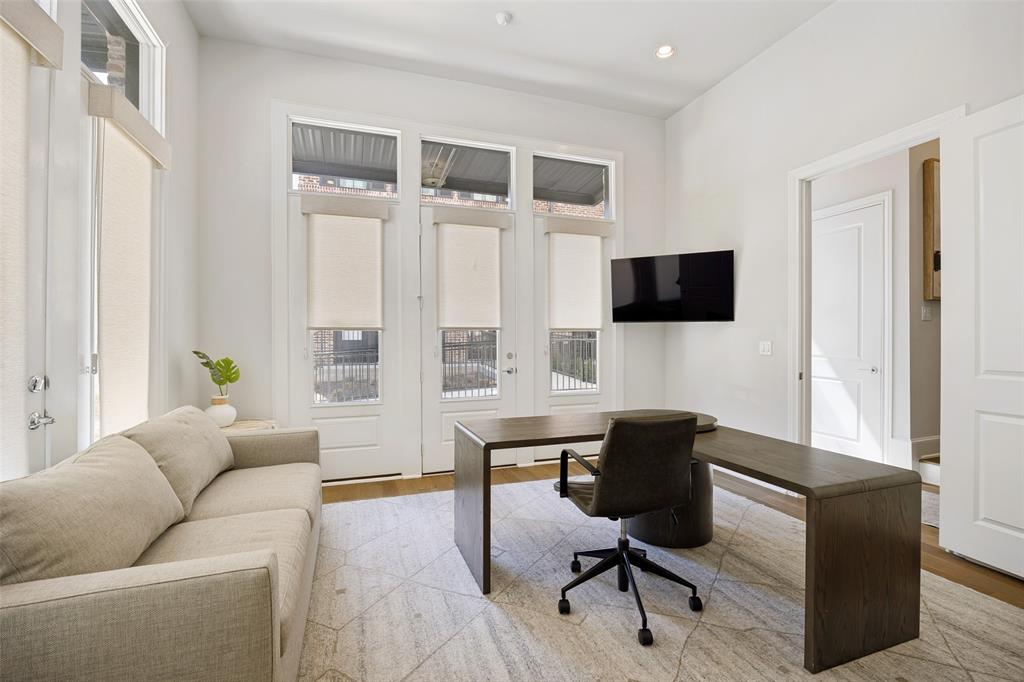 15015 Oak Street Addison, TX 75001 - Photo 31 of 33 a livingroom with workspace couch and a window
