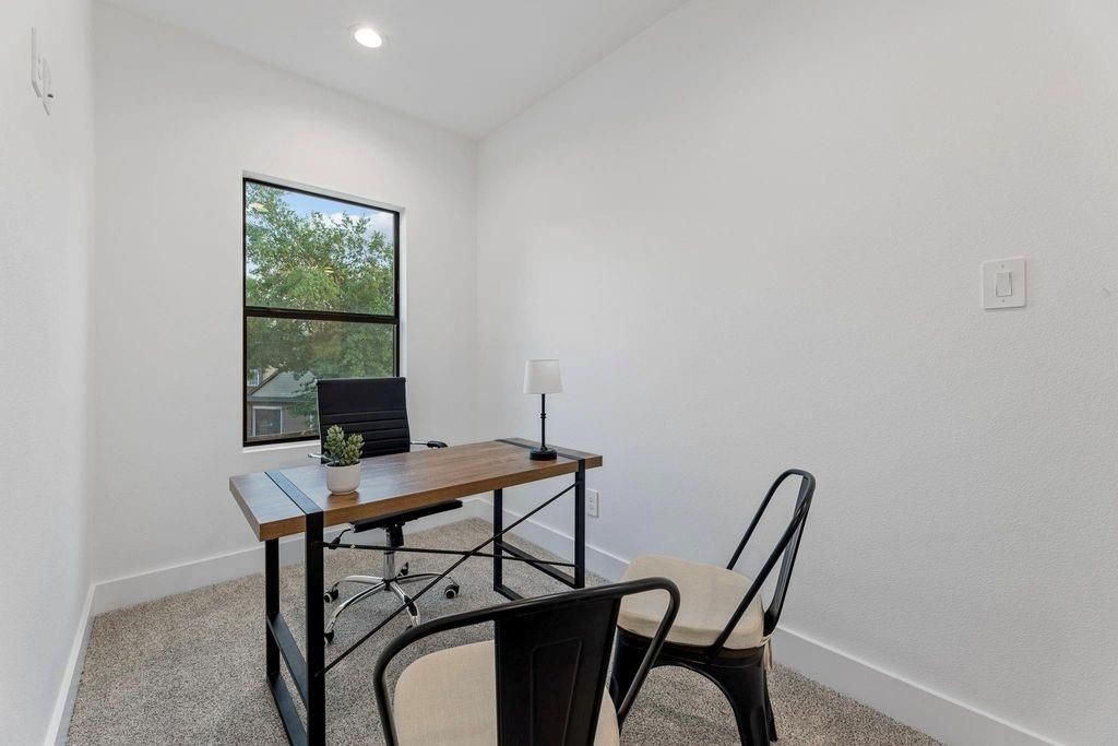 518 Clinton Street, Unit A Conroe, TX 77301 - Photo 5 of 7 Gallery Image 5