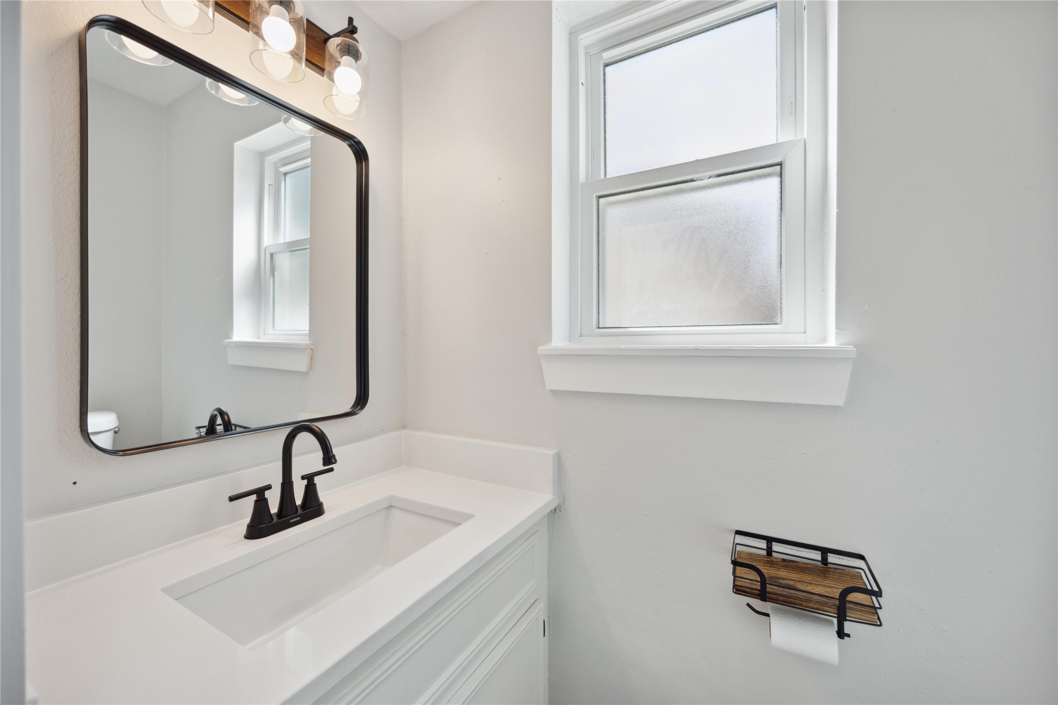 7907 12 Fairway Lane Humble, TX 77346 - Photo 18 of 42 a bathroom with a sink and a mirror