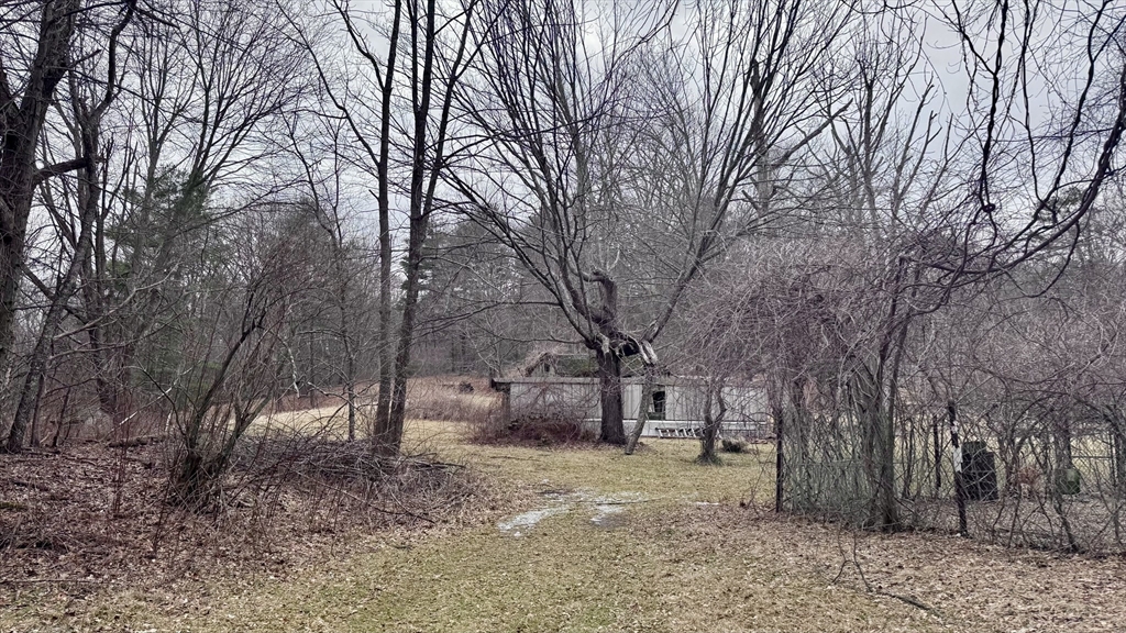 266 Putnam Hill Road Sutton, MA 01590 - Photo 8 of 11