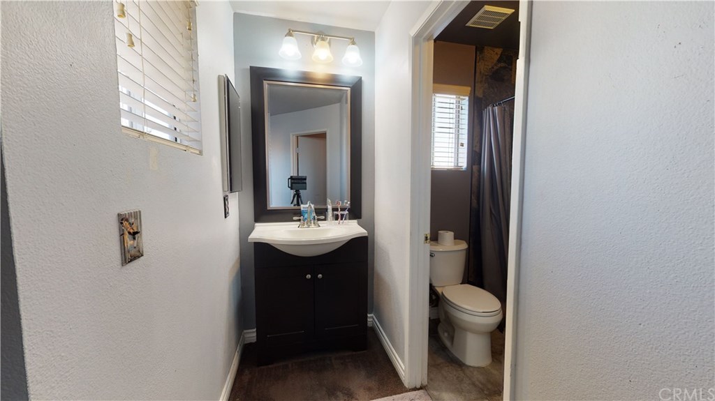 365 East Vodden Street Rialto, CA 92376 - Photo 24 of 37 Master bathroom