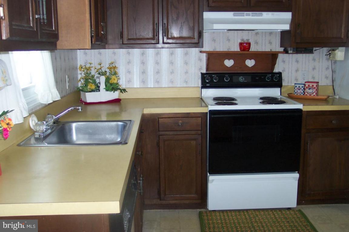 431 Amesbury Road Lancaster, PA 17601 - Photo 8 of 10 Gallery Image 8