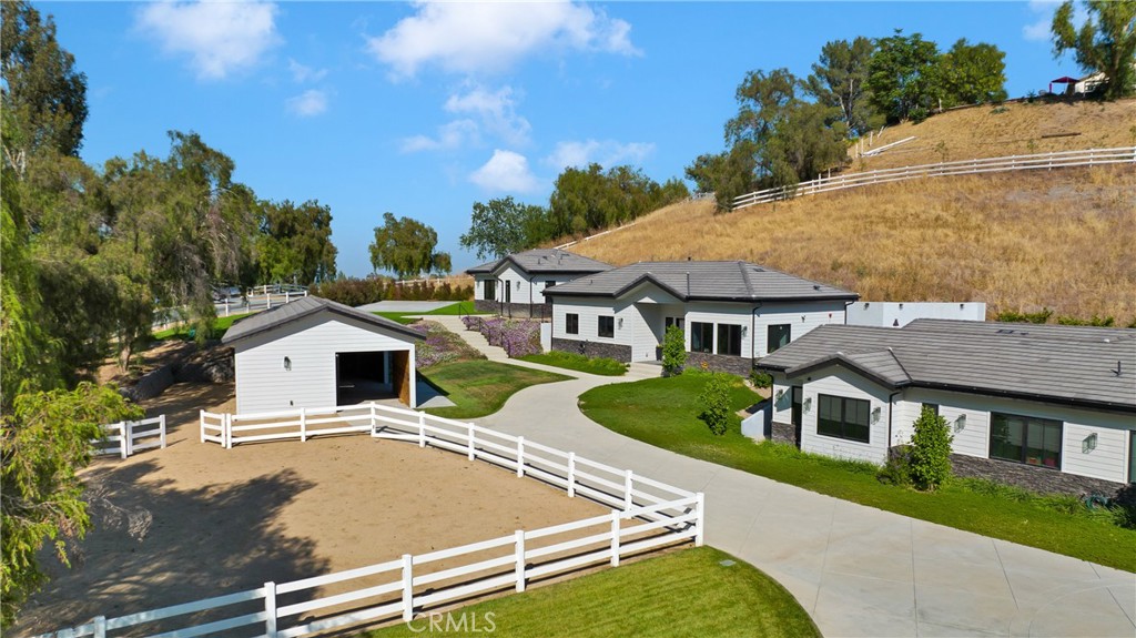 6006 Spring Valley Road Hidden Hills, CA 91302 - Photo 5 of 36