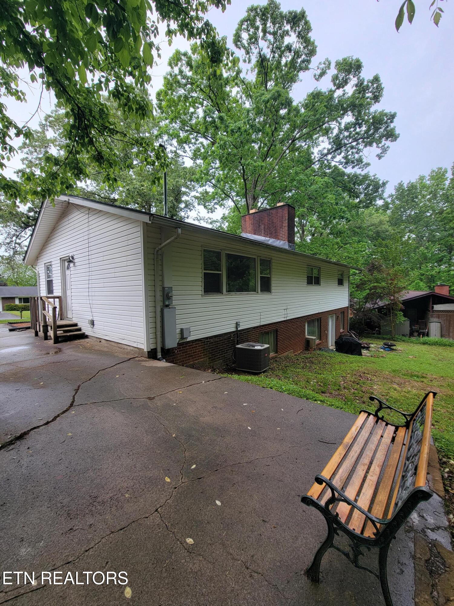 104 Stanton Lane Oak Ridge, TN 37830 - Photo 4 of 24 Back