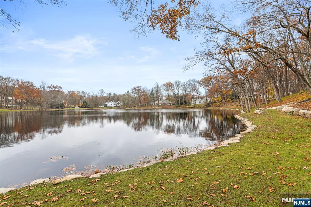 940 Loch Road Franklin Lakes, NJ 07417 - Photo 14 of 19