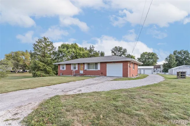 $195,000 | 123 Tolle Lane, Godfrey, IL 62035