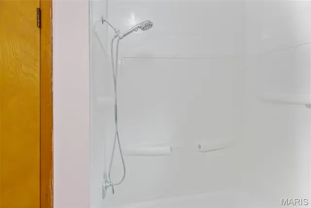 $195,000 | 123 Tolle Lane, Godfrey, IL 62035