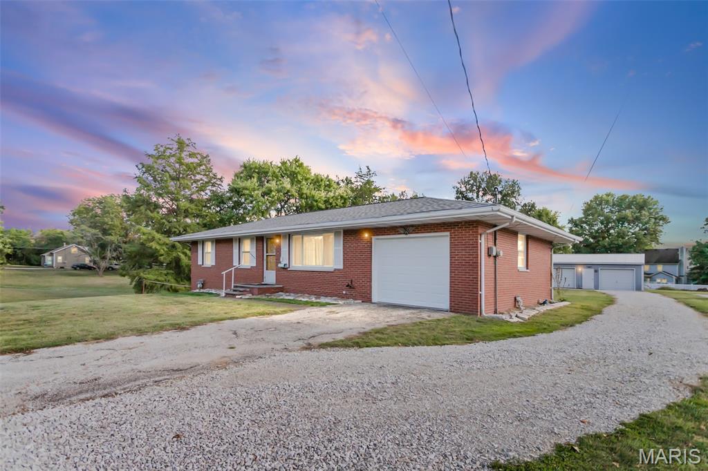 123 Tolle Lane Godfrey, IL 62035 - Photo 4 of 73