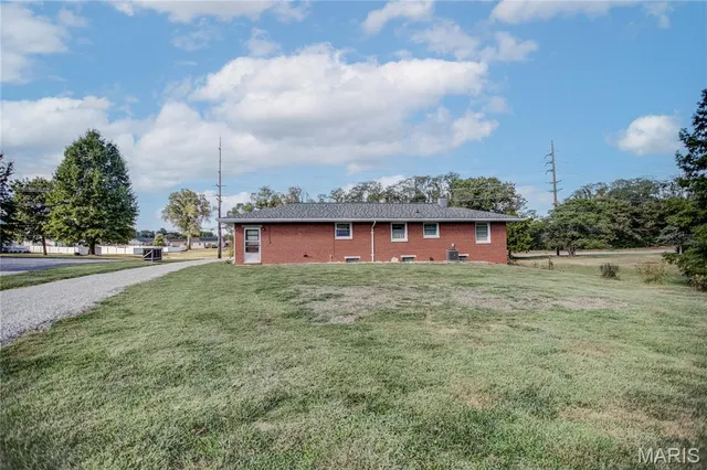 $195,000 | 123 Tolle Lane, Godfrey, IL 62035