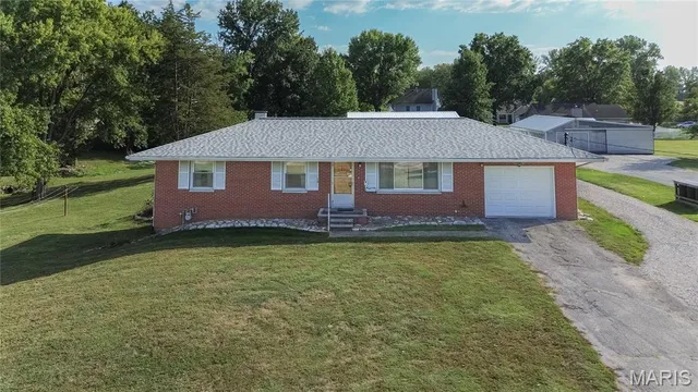 $195,000 | 123 Tolle Lane, Godfrey, IL 62035