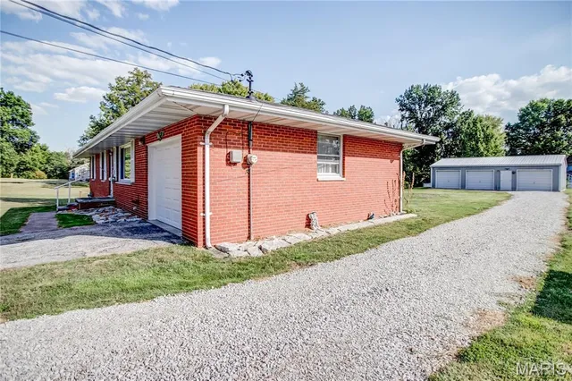 $195,000 | 123 Tolle Lane, Godfrey, IL 62035